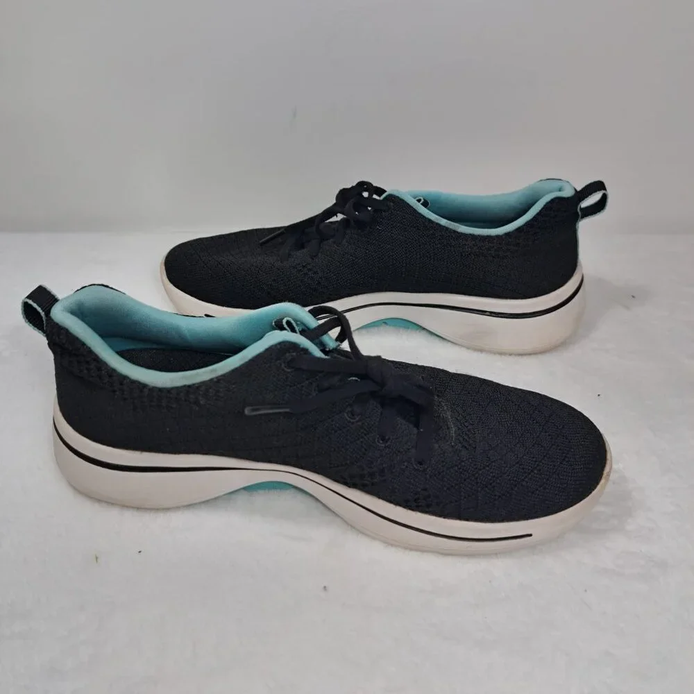 Skechers pre owned